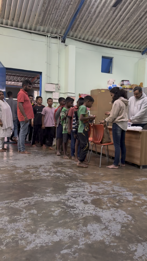 Children thanking volunteers